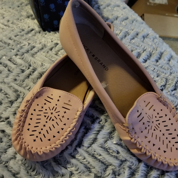 Shoes - Picture 6 of 6